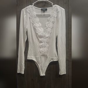**NWT** Lulus White Plunging Neck Bodysuit